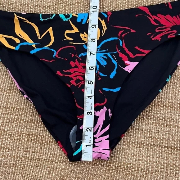 Hurley Bikini Bottoms Size M. NWT - Picture 7 of 7